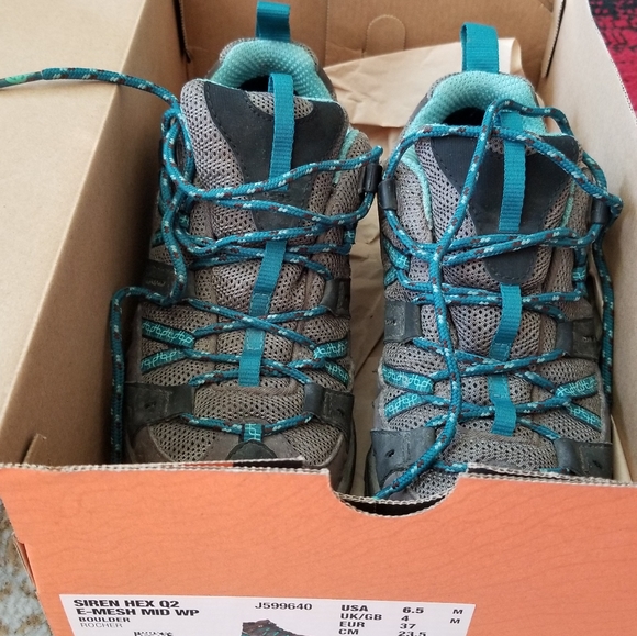 Hiking shoes - Picture 4 of 5